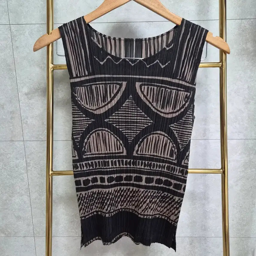 [BUNJANG] Pleats Please Sleeveless Top Black Beige Pattern / 플리츠플리즈  민소매블랙