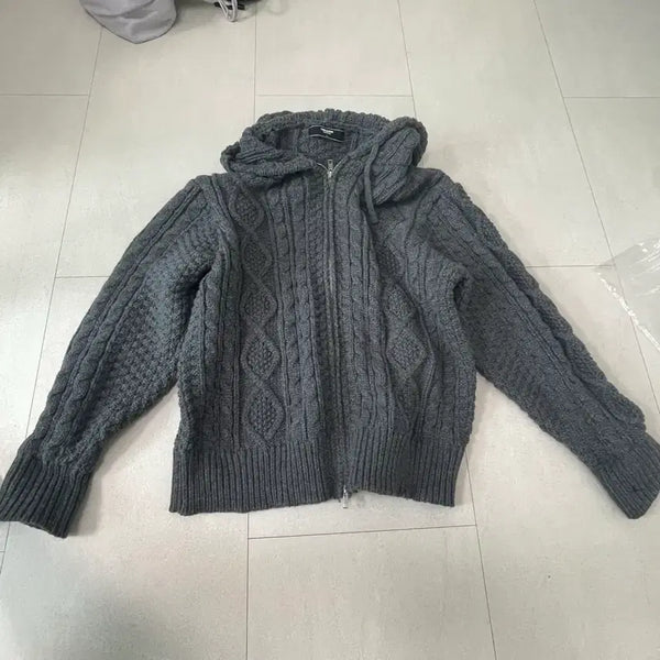 [BUNJANG] Trillion Washable Aran Cable Knit Hooded Zip-Up / 트릴리온 워셔블 아란 케이블 니트 후드 집업 (급처)