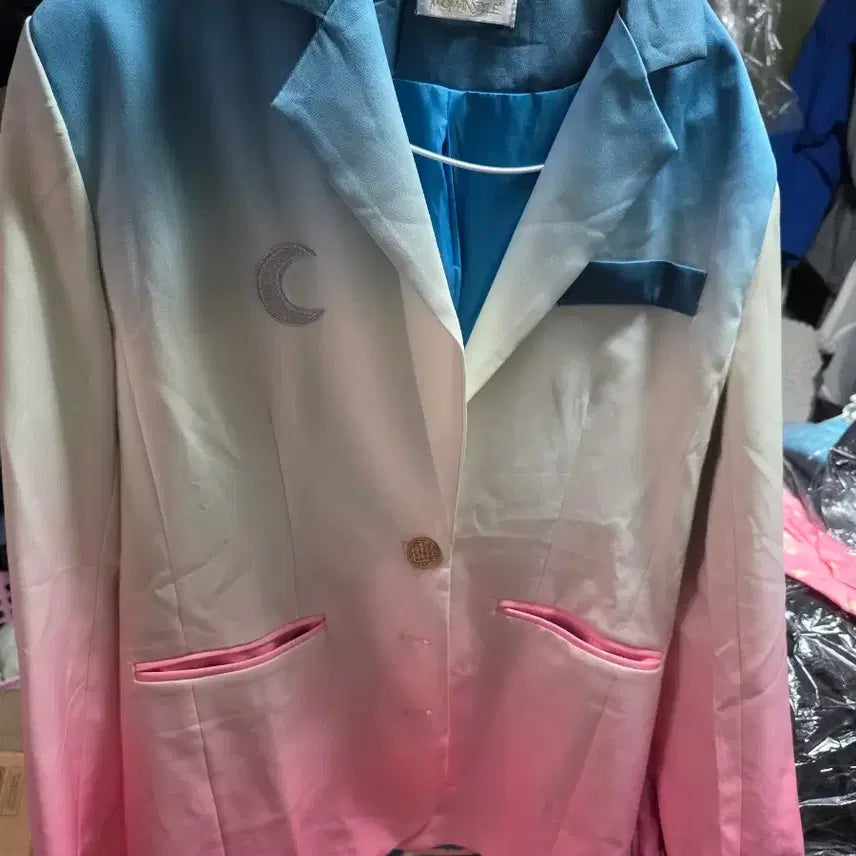 [BUNJANG] Gradation Jacket with Crescent Moon Patch / 그라데이션 자켓 초승달 와펜 핑크 블루