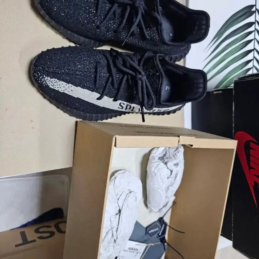 [BUNJANG] Adidas Yeezy Boost 350 V2 Oreo Black White US 9 / 이지부스트350 V2 오레오 블랙화이트 270