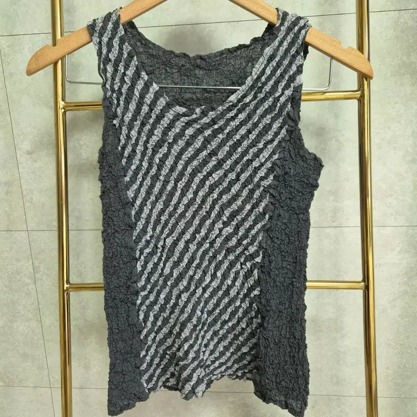[BUNJANG] Issey Miyake Me Sleeveless Top / 이세이미야케 me나시