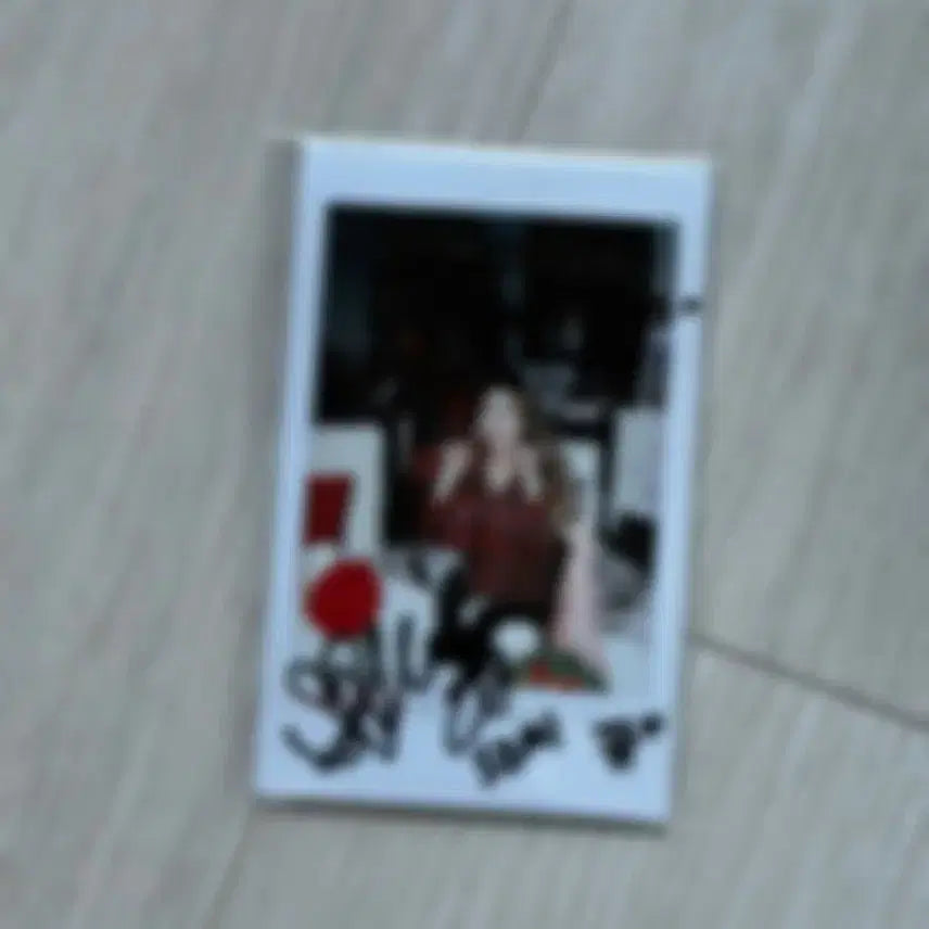 [BUNJANG] Jeon Somi Signed Polaroid / 전소미 친필 폴라 판매