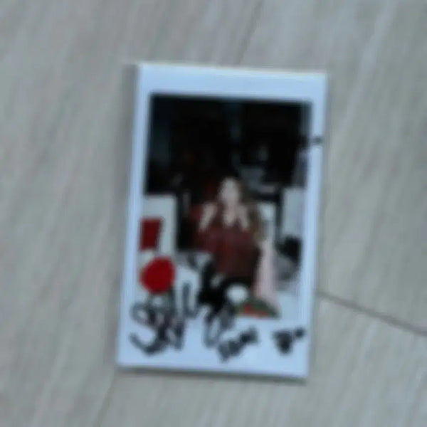 [BUNJANG] Jeon Somi Signed Polaroid / 전소미 친필 폴라 판매