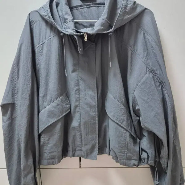 [BUNJANG] SISLEY Cropped String Detail Windbreaker Jumper / 시슬리(SISLEY)의 크롭 스트링 디테일 바람막이 점퍼
