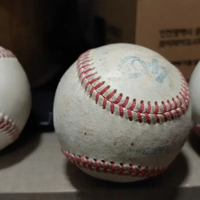 [BUNJANG] Used KBO Baseball Balls (3-Piece Bundle) / kbo 야구공 중고 3개 일괄판매
