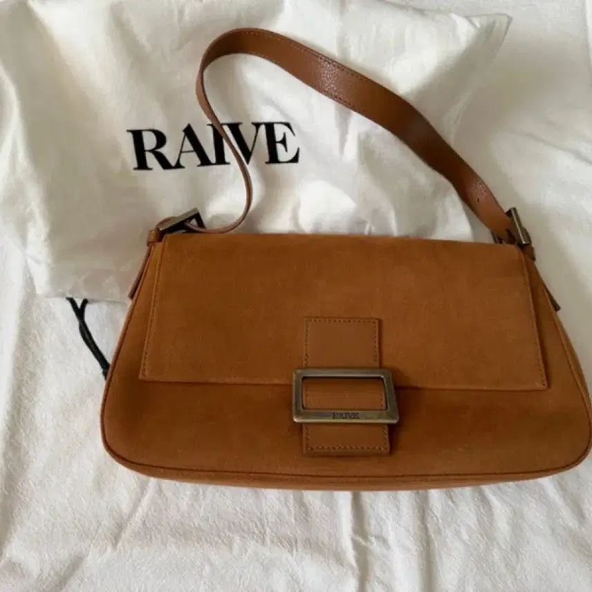 [BUNJANG] RAVE Suede Shoulder Bag / 레이브 스웨이드백