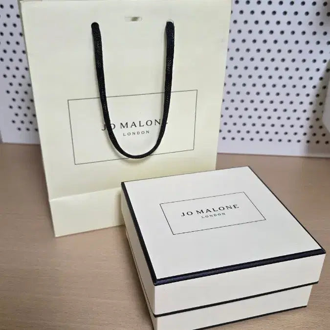 [BUNJANG] Jo Malone Shopping Bag, Box, and Ribbon Set / 조말론 쇼핑백, 박스, 리본 팝니다.