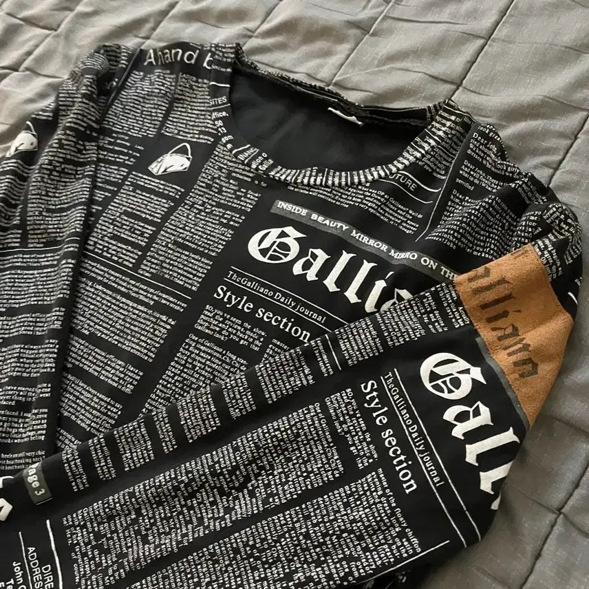 [BUNJANG] John Galliano Newspaper Long Sleeve Shirt / John Galliano 뉴스페이퍼 롱슬리브