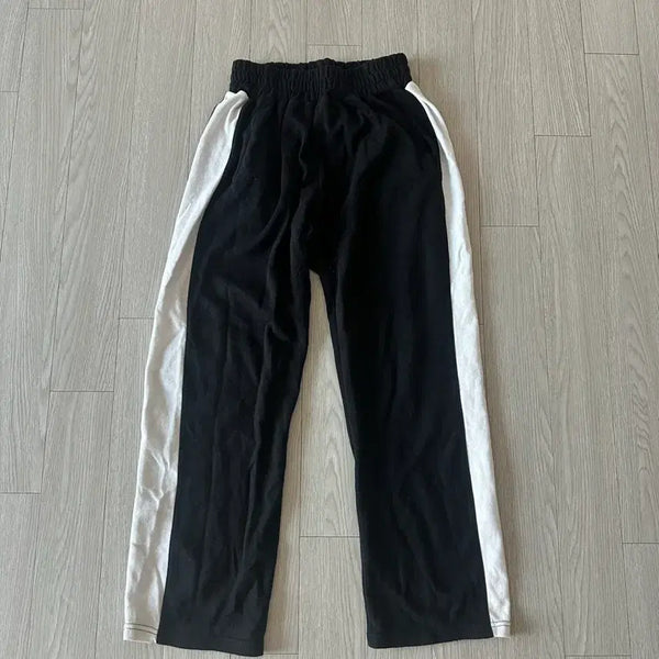 [BUNJANG] Striped Training Pants - Black & White / 트레이닝 바지 블랙 화이트 줄무늬