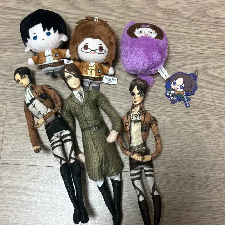 [BUNJANG] Attack on Titan Levi & Hange Nui Keyring Bundle Set / 진격의 거인 진격거 리바이 한지 누이 키링 일괄판매