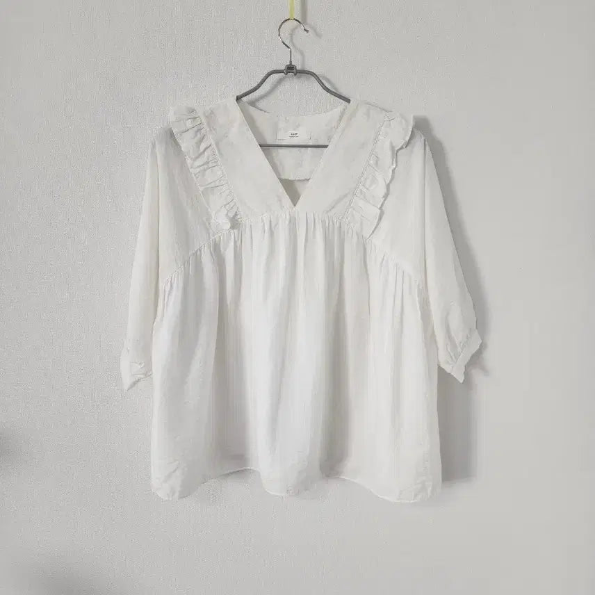 [BUNJANG] White Frill Blouse / 화이트 프릴 블라우스