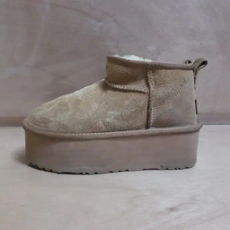 [BUNJANG] UGG Platform Padded Boots with Wool / 후루룩구제2 230 어그 ugg 플랫폼 키높이 양털 패딩 부츠 260824