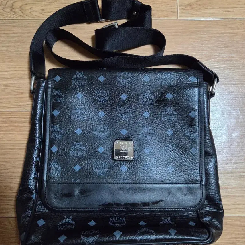[BUNJANG] MCM Women's Black Crossbody Bag / MCM 여성 크로스백 블랙