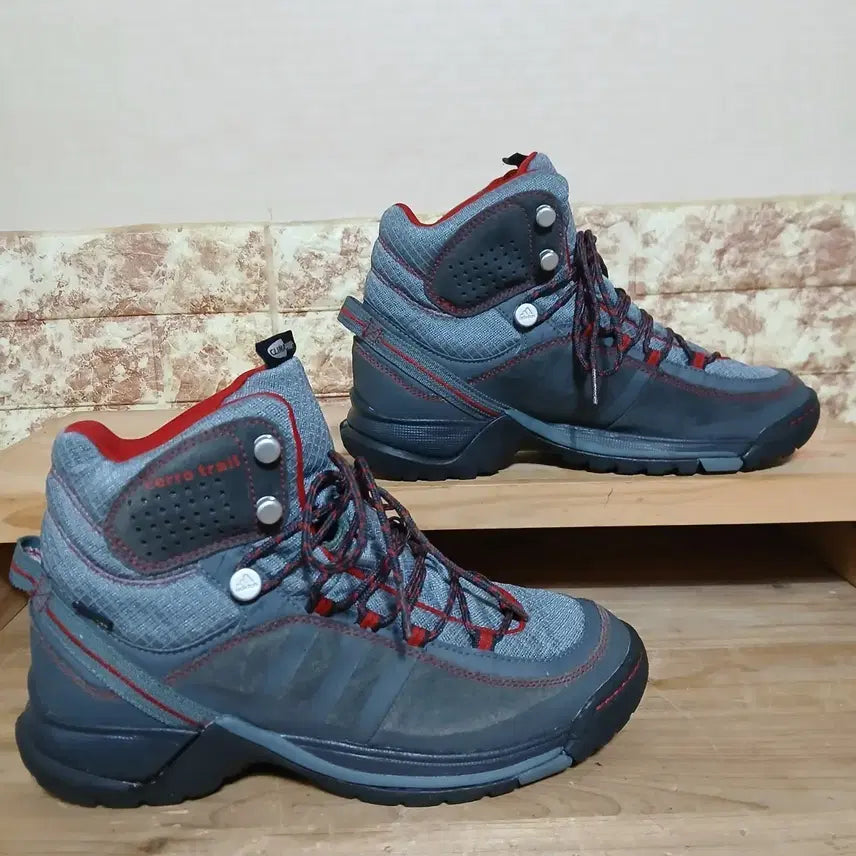 [BUNJANG] Adidas Hiking Shoes US 7 (250mm) / (47) 아디다스 등산화 250