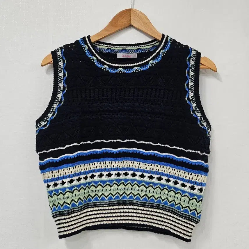 [BUNJANG] Rahyu Knit Vest Black White Pattern / 라휴 니트 조끼 블랙 화이트 패턴