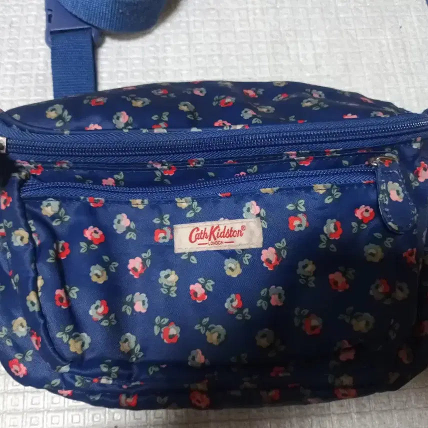 [BUNJANG] Cath Kidston Flower Pattern Waist Bag / 캐스 키드슨 허리가방