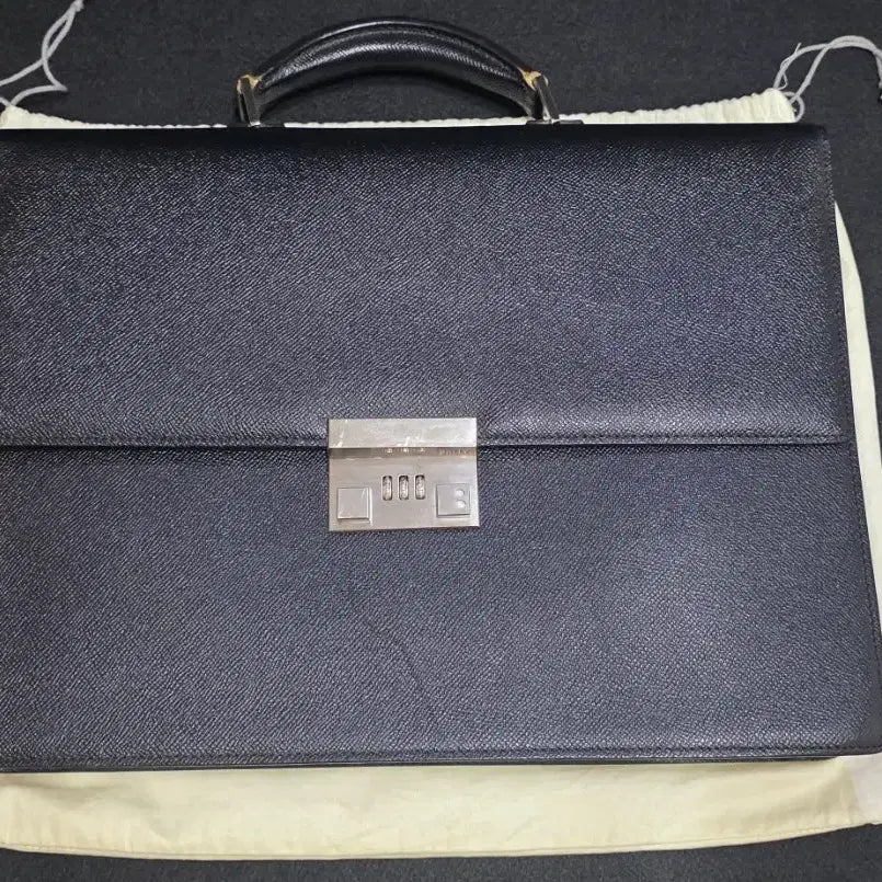 [BUNJANG] BALLY Classic Hard Briefcase with Dial Lock and Dust Bag / 발리(BALLY) 올레더 브리프케이스 / 다이얼락 / 더스트백 포함