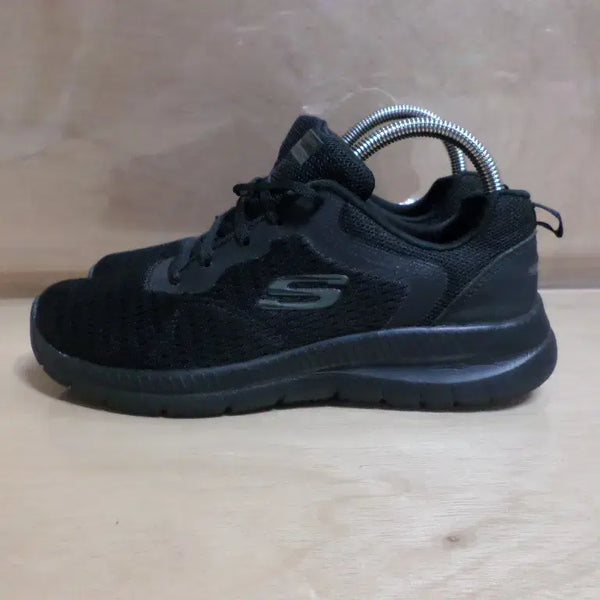 [BUNJANG] Skechers Lightweight Black Sneakers / 후루룩구제2 여250 스케쳐스 라이트웨이트 블랙 운동화 260824