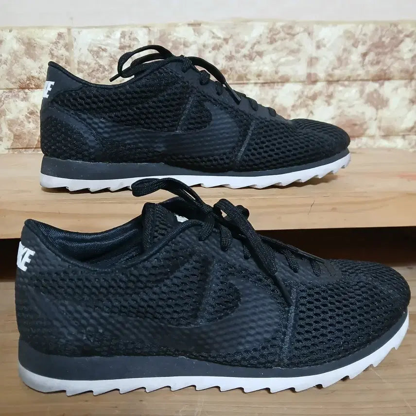 [BUNJANG] Nike Black Mesh Sneakers / (223) 나이키 블랙 메쉬 운동화 240