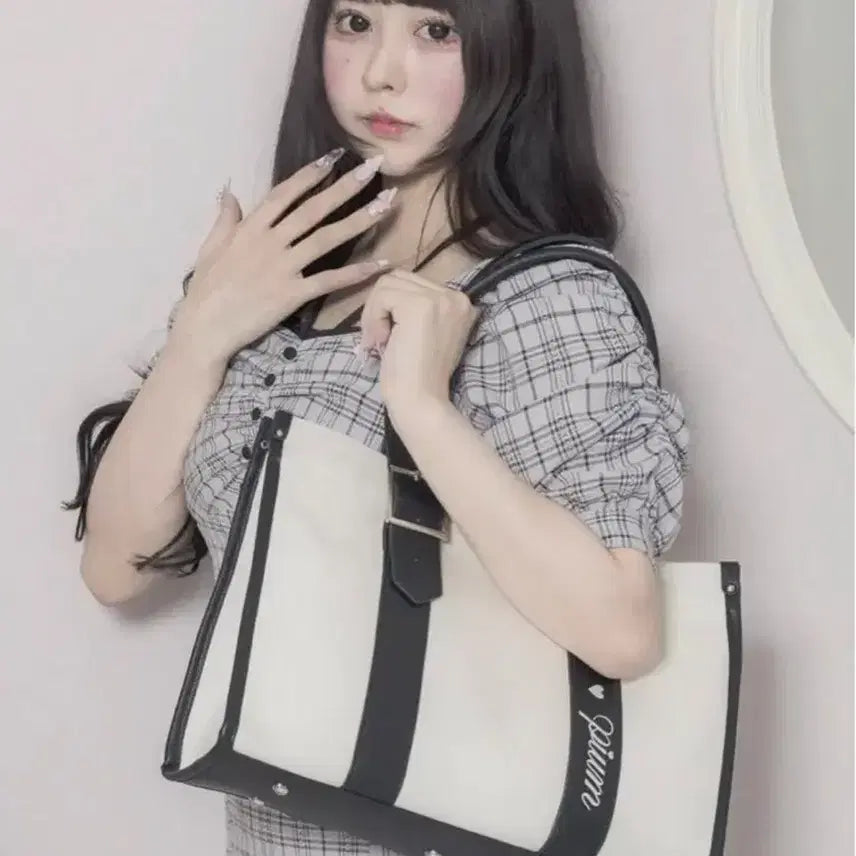 [BUNJANG] Pium Logo Handle Tote Bag / Pium 피움 벨트 로고 핸들 토트백 가방 리즈리사질스튜어트사만사베가멜피메모리