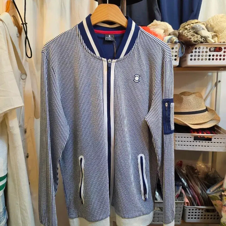 [BUNJANG] Wide Angle Navy Jumper (Size 105) / 와이드앵글 점퍼(105)
