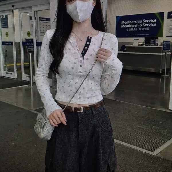 [BUNJANG] White Flower Pattern Long Sleeve Crop Top / (해외배송)화이트 플라워 패턴 긴팔 크롭티