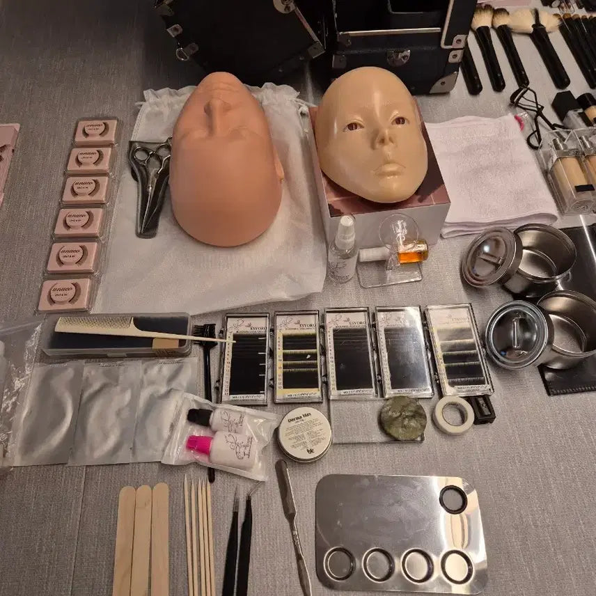 [BUNJANG] National Makeup Certification Practical Exam Kit with Brushes, Palette, and Dummy Head / 메이크업 국가자격증 실기재료 세트 (브러쉬, 팔레트, 더미헤드 포함)