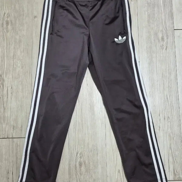 [BUNJANG] Adidas Brown Training Pants (Size 34) / 아디다스 브라운 트레이닝 팬츠 (34)