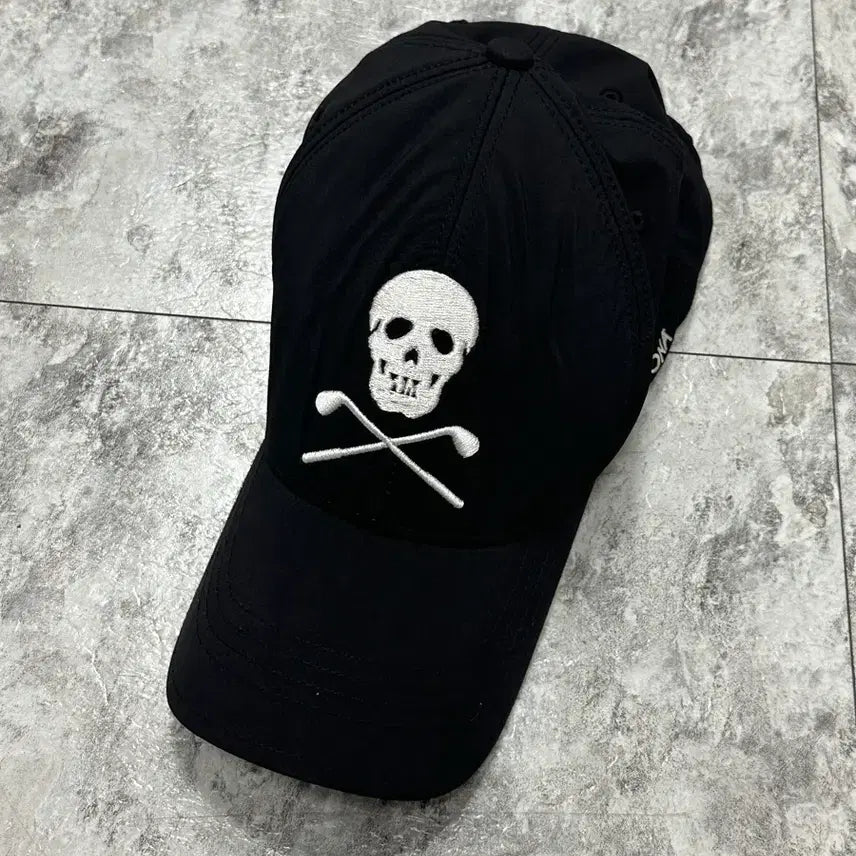 [BUNJANG] Mark &ロナ Men's Golf Ball Cap Black Skull Logo / [ 마크앤로나 ] 정품 / 남성 골프 볼캡 모자