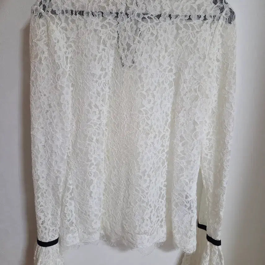 [BUNJANG] Lucky Chouette White See-Through Lace Blouse / 럭키슈에뜨 화이트 시스루 레이스 블라우스
