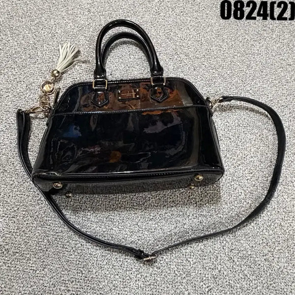 [BUNJANG] 0824 Black Enamel Tote Bag with Charm / 에나멜 토트백 블랙 0824