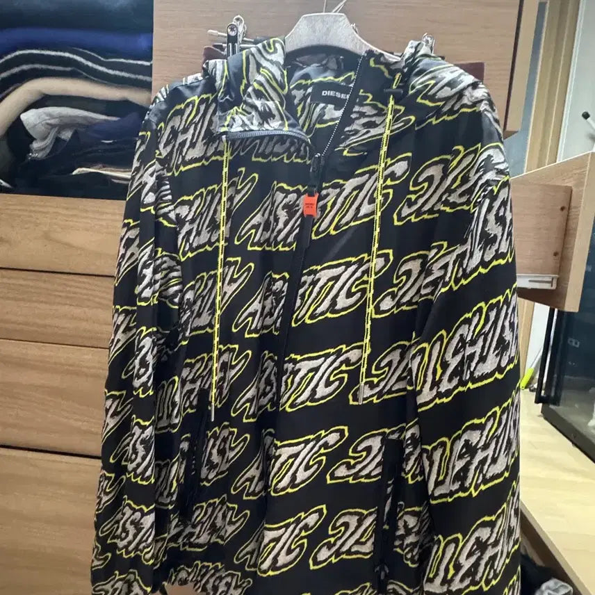 [BUNJANG] Diesel Logo Play Windbreaker Jacket / 디젤 바람막이 자켓