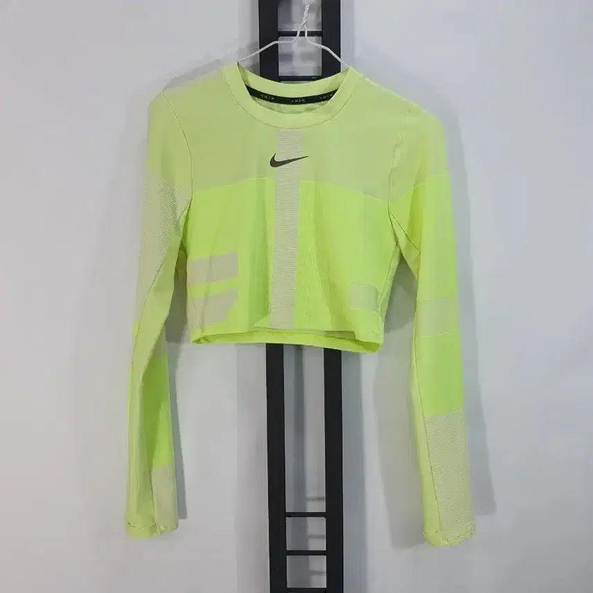 [BUNJANG] Nike Tech Pack Knit Run Cropped Long Sleeve Top Neon Women's S / 나이키 테크팩 니트 런 크롭 롱슬리브탑 긴팔티 네온 여성s