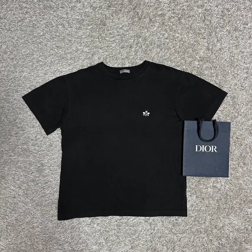 [BUNJANG] Dior x KAWS Bee Logo T-Shirt / [정품/L] 디올 카우스 꿀벌 로고 반팔