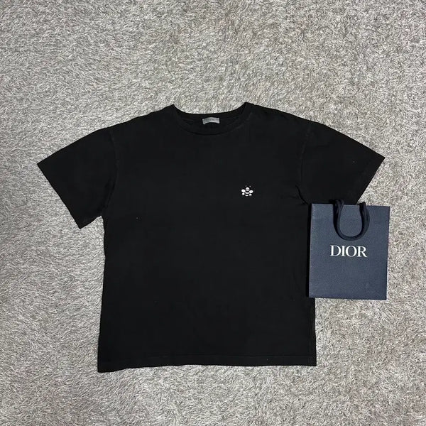 [BUNJANG] Dior x KAWS Bee Logo T-Shirt / [정품/L] 디올 카우스 꿀벌 로고 반팔