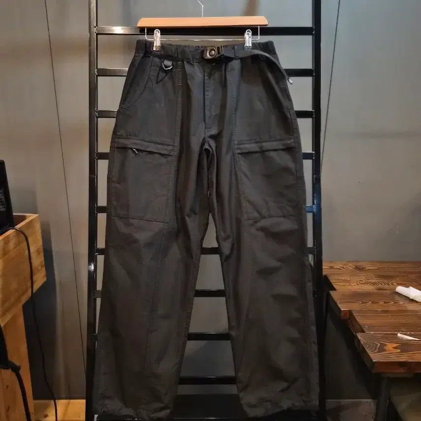 [BUNJANG] OUTSTANDING Buckle Banding Utility Cargo Pants Black / [L] 아웃스탠딩 OUTSTANDING 버클 밴딩 유틸리티 카고 팬츠 블랙 4.9