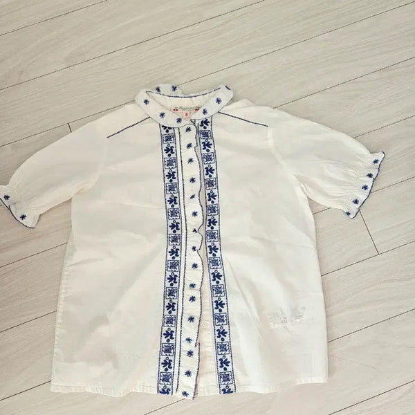 [BUNJANG] White Embroidered Blouse / 화이트 자수 블라우스