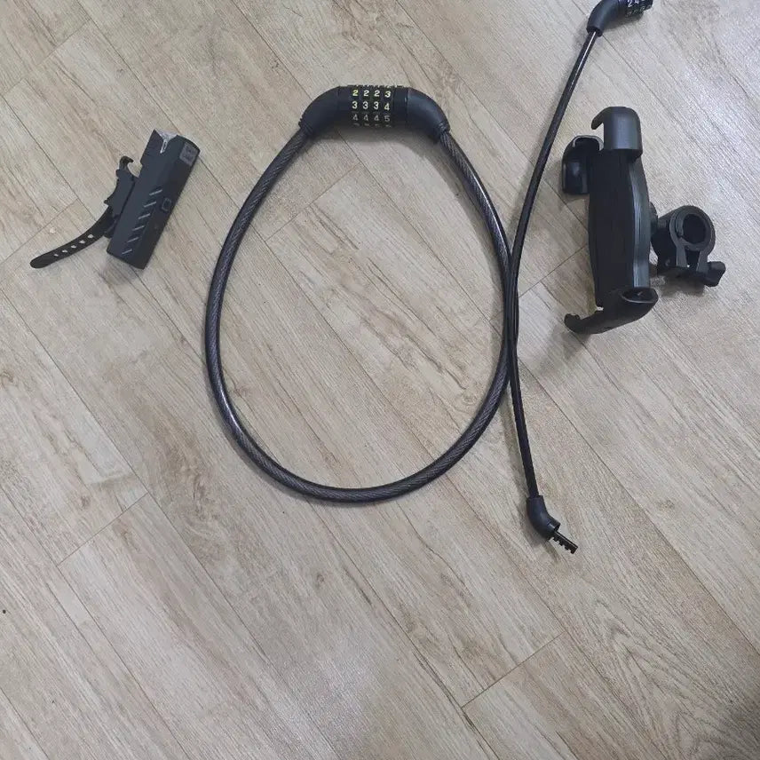 [BUNJANG] Bicycle Light, Lock, and Mount Set / (새상품) 자전거 라이트, 자물쇠, 거치대 4가지 세트  일괄 다 드려요