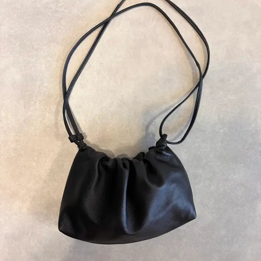 [BUNJANG] Flannel Leather String Bag / (새상품) 플라넬 레더 스트링백 복조리백 만두백 크로스백 미니백