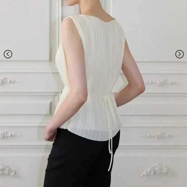 [BUNJANG] Edinnes Classic Pleated Sleeveless Blouse / 에딘느 classic pleated sleeveless 블라우스 팔아요