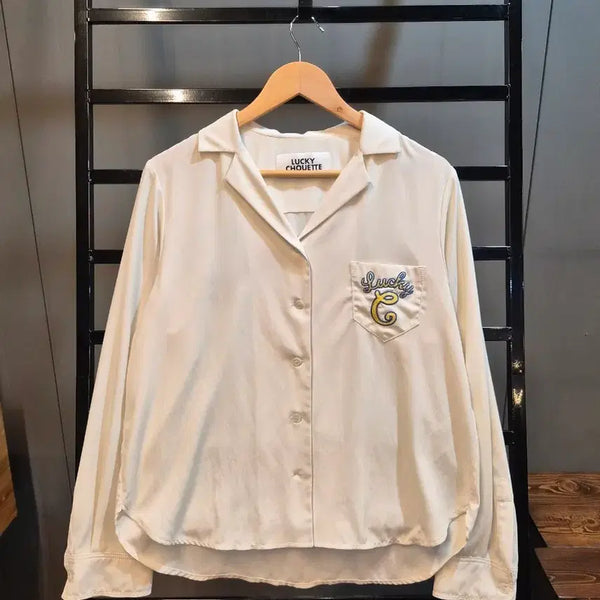 [BUNJANG] LUCKY CHOUETTE Embroidered Open Collar Shirt Ivory / [38/M] 럭키슈에뜨 LUCKY CHOUETTE 백로고 자수 오픈카라 셔츠 아이보리 3.9