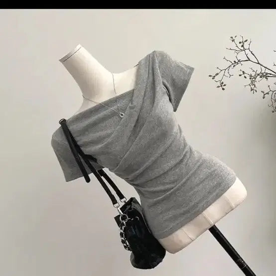 [BUNJANG] Ablly Off-Shoulder Short-Sleeve T-Shirt / 에이블리 오프숄더 반팔티 교신 ㄱㄴ
