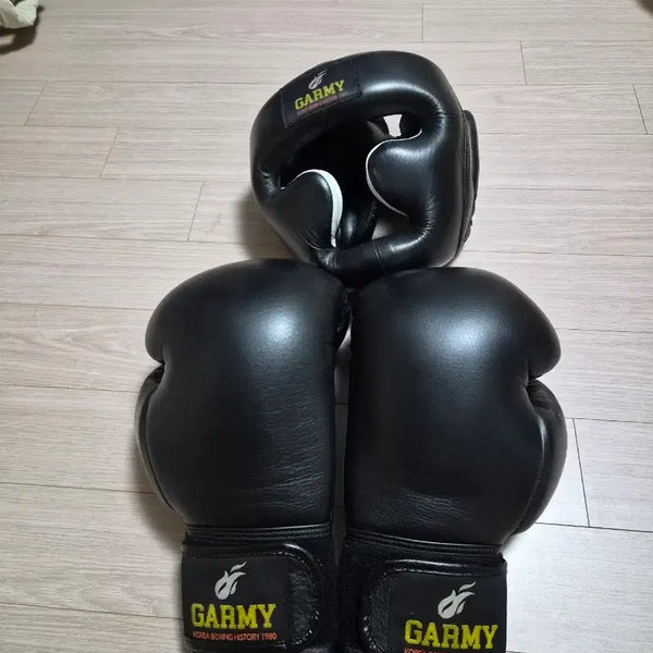 [BUNJANG] Gami Sparring Set: Headgear & 16oz Boxing Gloves / 가미 스파링세트 판매합니다.