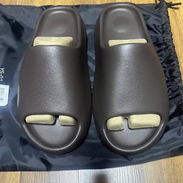 [BUNJANG] Yeezy YS-01 Slide Chocolate US 9 (265mm) / Yeezy YS-01 이지 슬라이드 초콜릿 US9 (265)