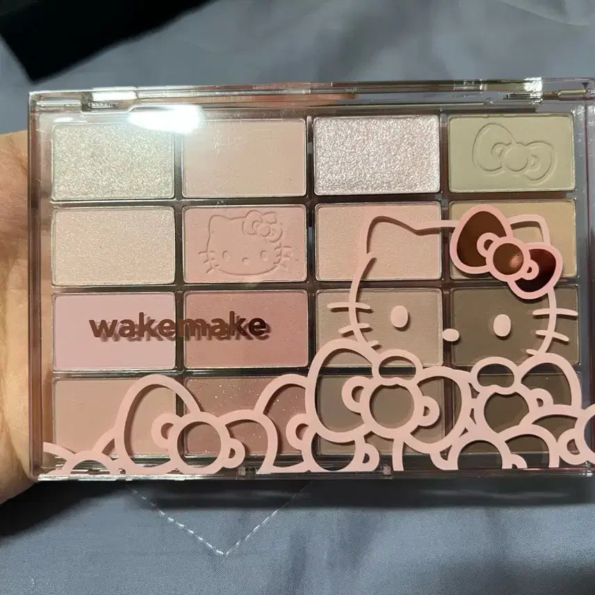 [BUNJANG] WAKEMAKE Hello Kitty Eyeshadow Palette 10 Lazy Pink Blurring / 웨이크메이크 헬로키티 아이섀도우 팔레트 아이팔레트 10 레이지 핑크 블러링 10호