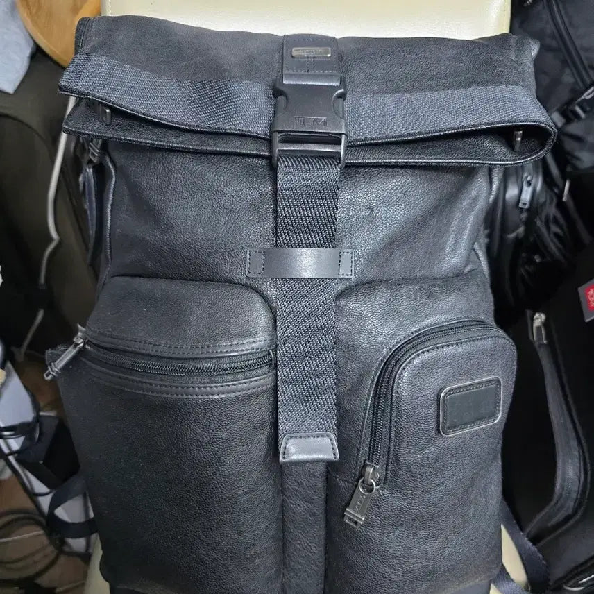 [BUNJANG] TUMI Leather Rolltop Backpack 9223388DO / 투미(TUMI) 9223388DO 가죽 롤탑 백팩 판매합니다.