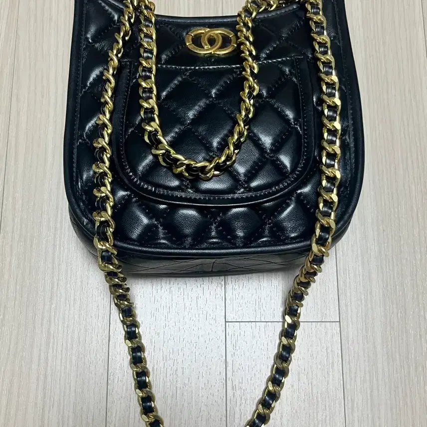 [BUNJANG] Black Quilted Chain Leather Shoulder Bag / 블랙 퀼팅 체인 가죽 숄더백