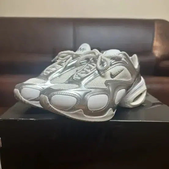 [BUNJANG] Nike Air Max Muse Silver/White 240 / 나이키 에어맥스 뮤즈 실버/화이트 240