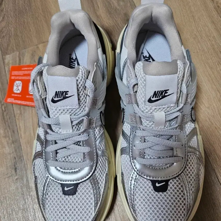 [BUNJANG] Nike V2K Run Sneakers Silver Point / 나이키 V2K런 스니커즈 새상품 매장구매