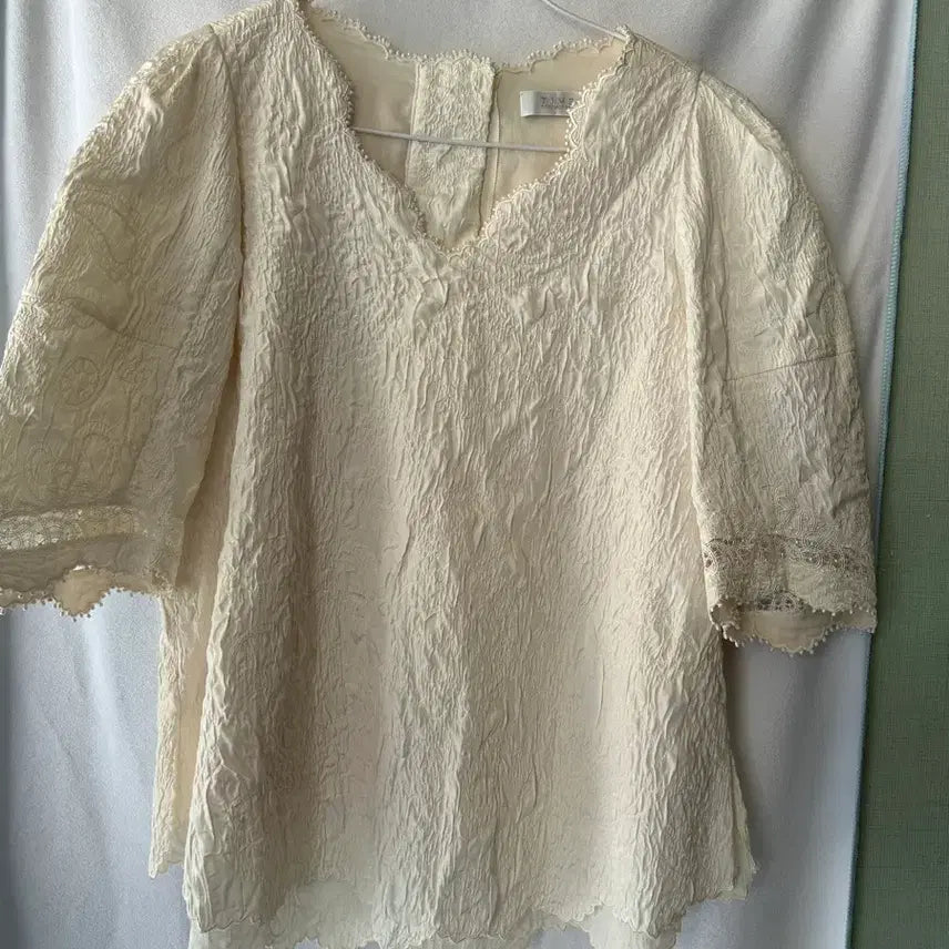 [BUNJANG] Time Cream Lace Blouse / Time 타임 크림색 레이스 블라우스